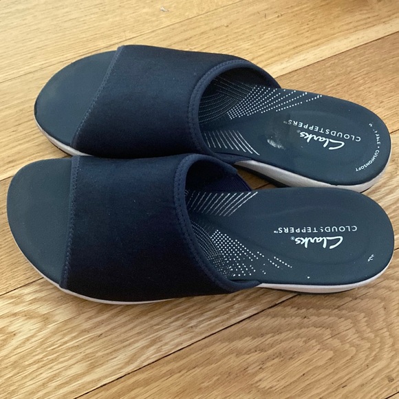 Clark’s .Cloud STeppers Womens sandals. - Picture 2 of 5